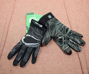 Cutters Game Day Receiver Youth Sports Gloves Black S/M